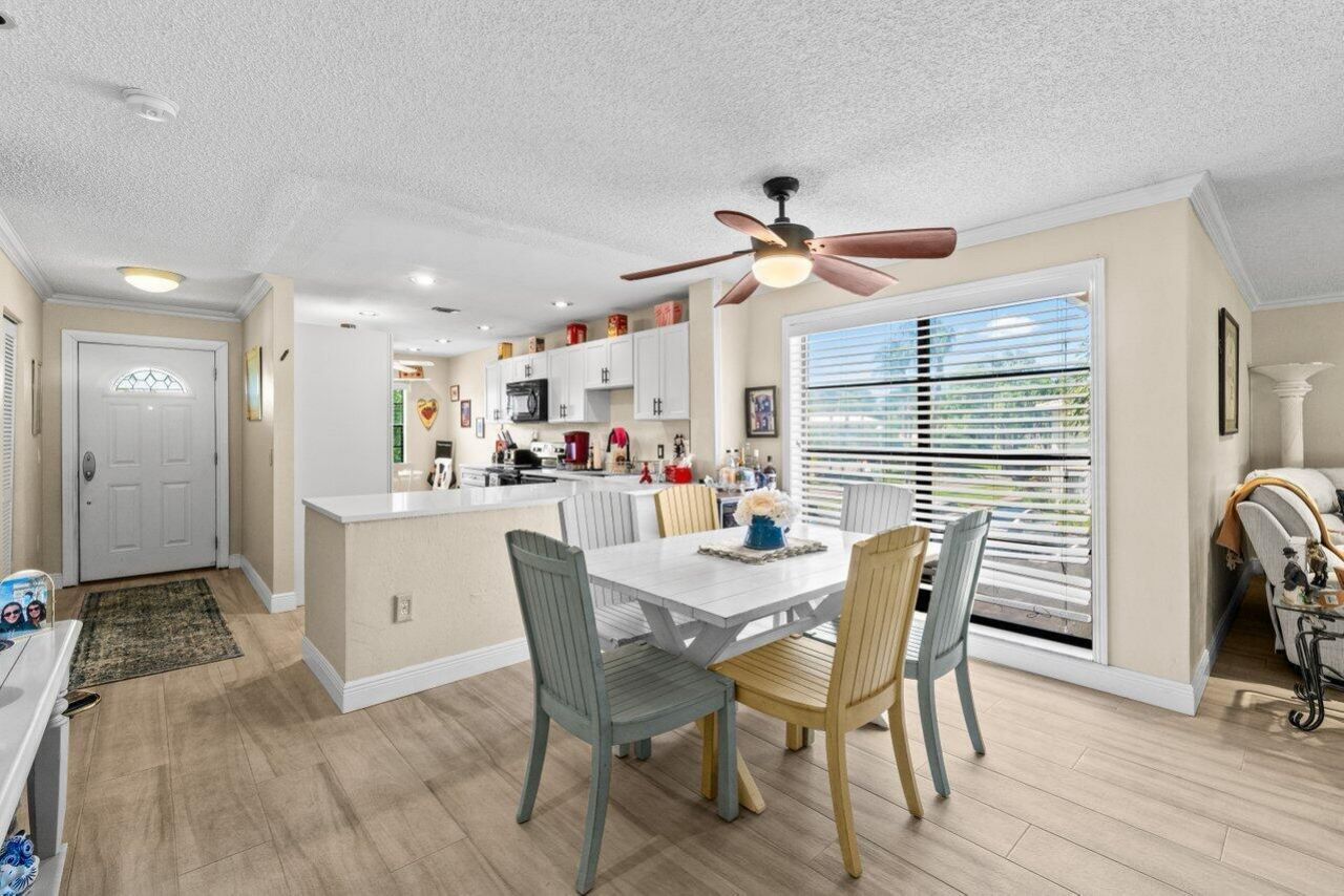 4 Stratford Drive E, Unit B, Boynton Beach, FL 33436 Photo