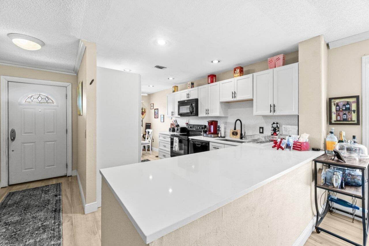 4 Stratford Drive E, Unit B, Boynton Beach, FL 33436 Photo