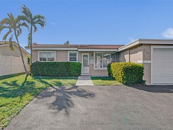 949 SE 10th Ct, Pompano Beach, FL 33060