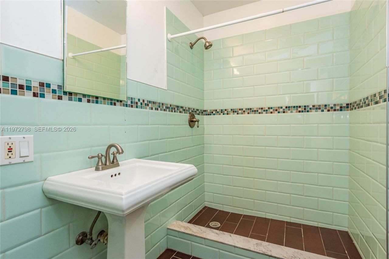 330 NE 86 St, El Portal, FL 33138 Photo