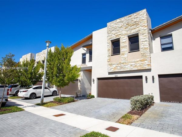 10521 NW 81st Ter , Doral, FL 33178