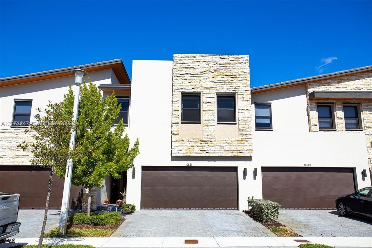 10521 NW 81st Ter, Doral, FL 33178 Photo