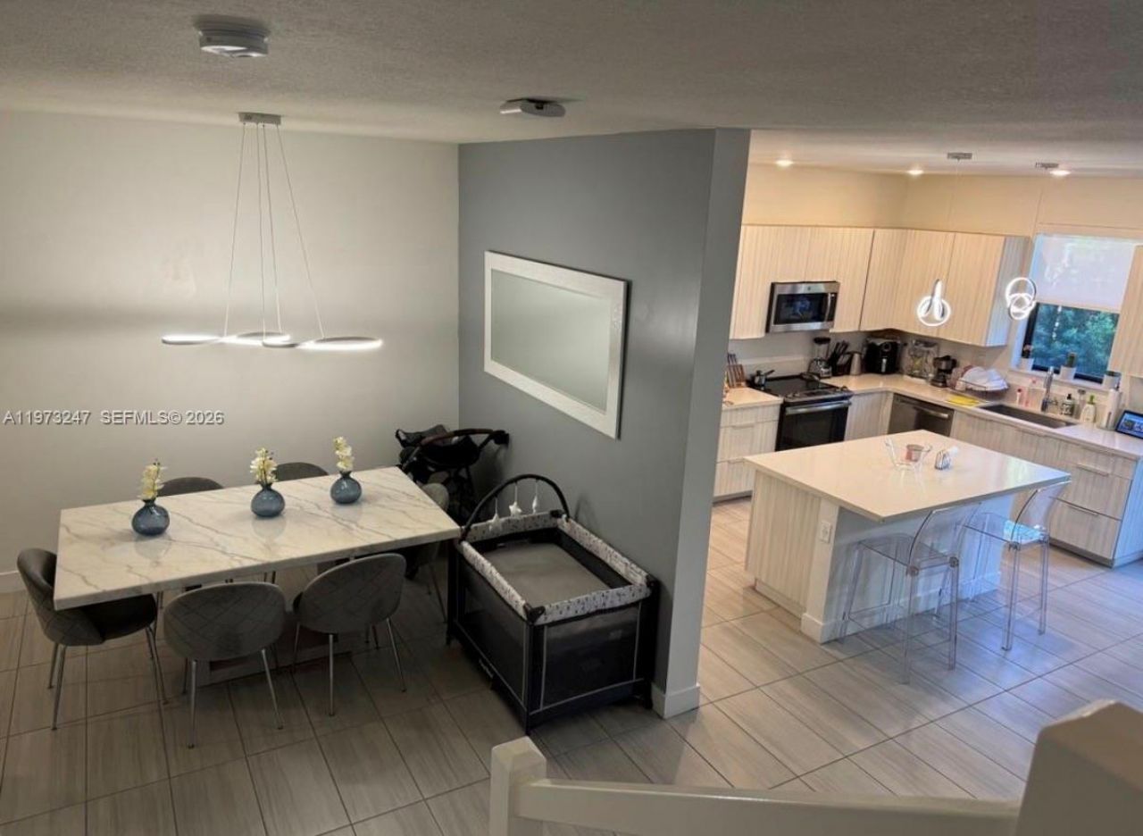10521 NW 81st Ter, Doral, FL 33178 Photo