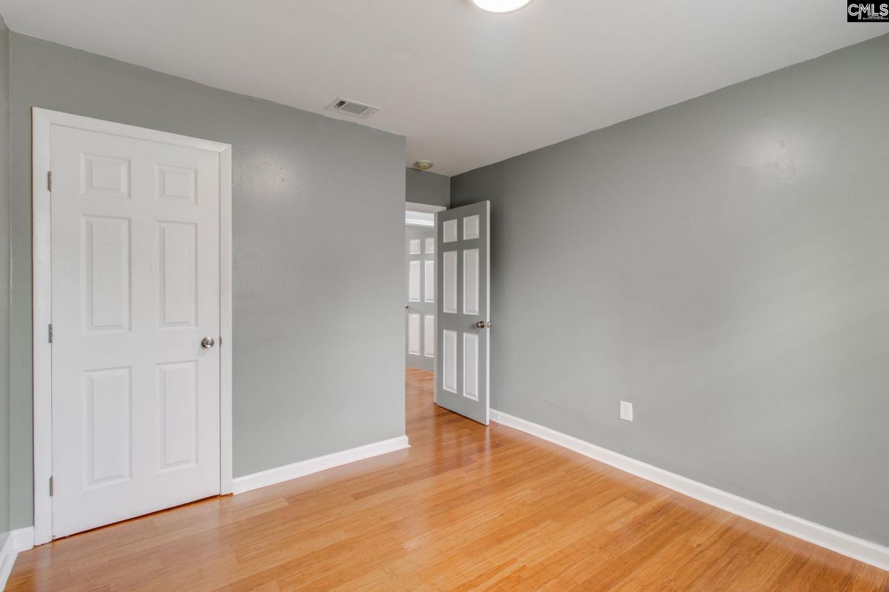 505 Eastwood Circle  Photo 11