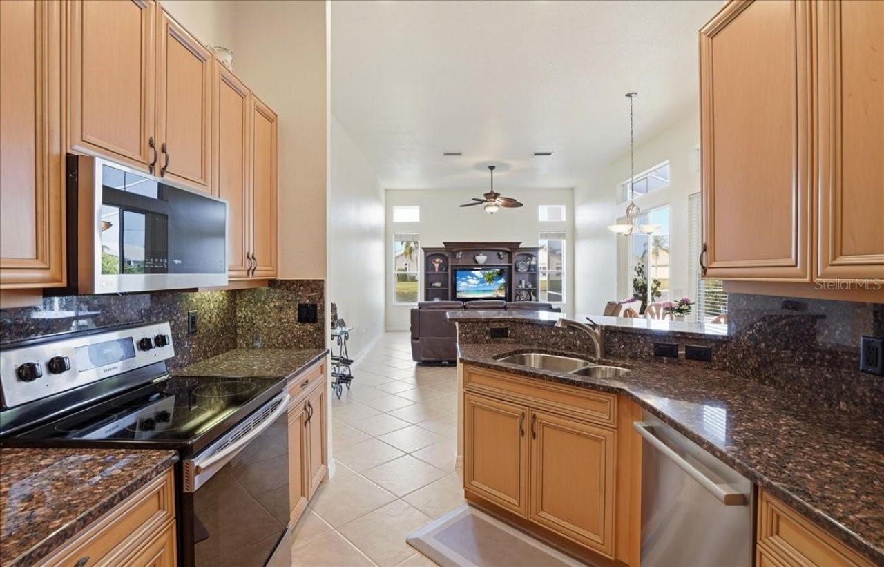 6558 41st Court E, Sarasota, FL 34243 Photo