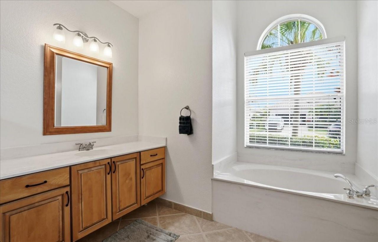 6558 41st Court E, Sarasota, FL 34243 Photo