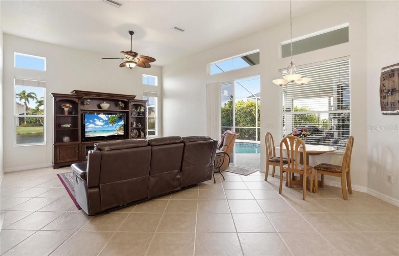 6558 41st Court E, Sarasota, FL 34243 Photo