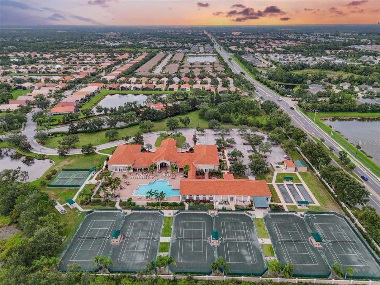 6558 41st Court E, Sarasota, FL 34243 Photo