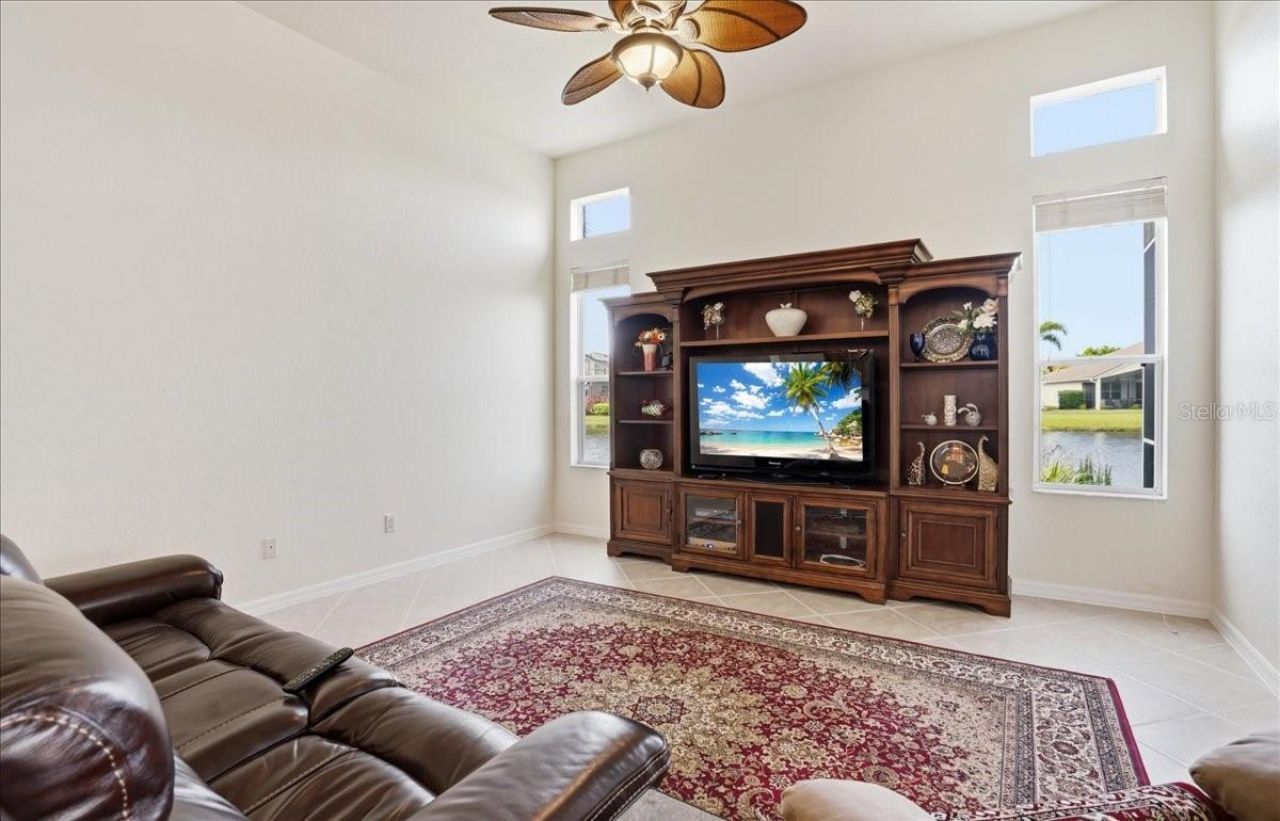 6558 41st Court E, Sarasota, FL 34243 Photo