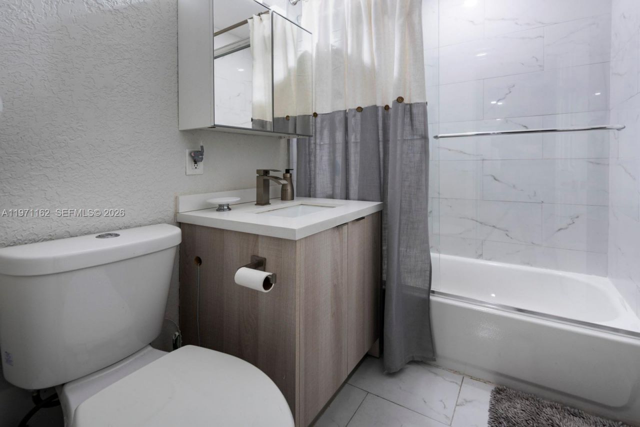 5224 NE 1st Ave, Fort Lauderdale, FL 33334 Photo