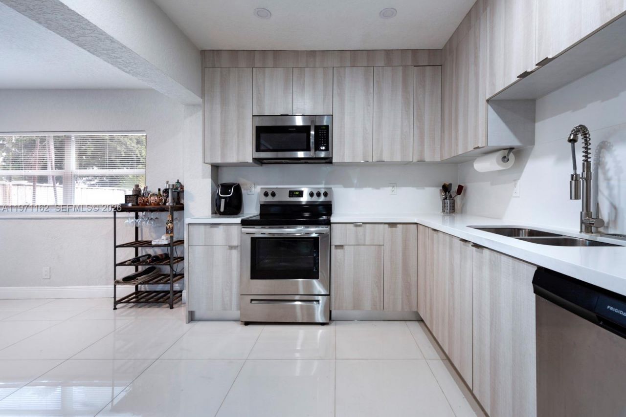 5224 NE 1st Ave, Fort Lauderdale, FL 33334 Photo