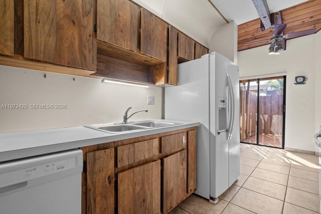 446 Briarwood Cir , Unit 1-29, Hollywood, FL 33024 Photo