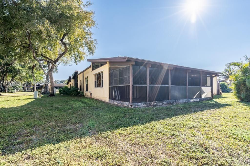 446 Briarwood Cir , Unit 1-29, Hollywood, FL 33024 Photo