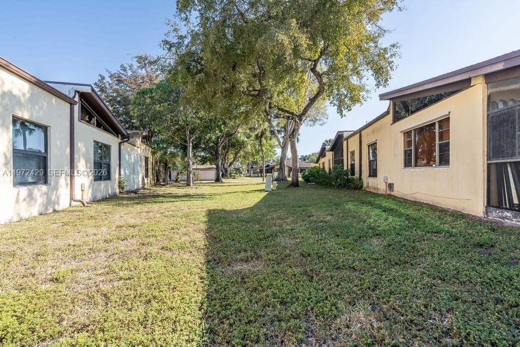 446 Briarwood Cir , Unit 1-29, Hollywood, FL 33024 Photo