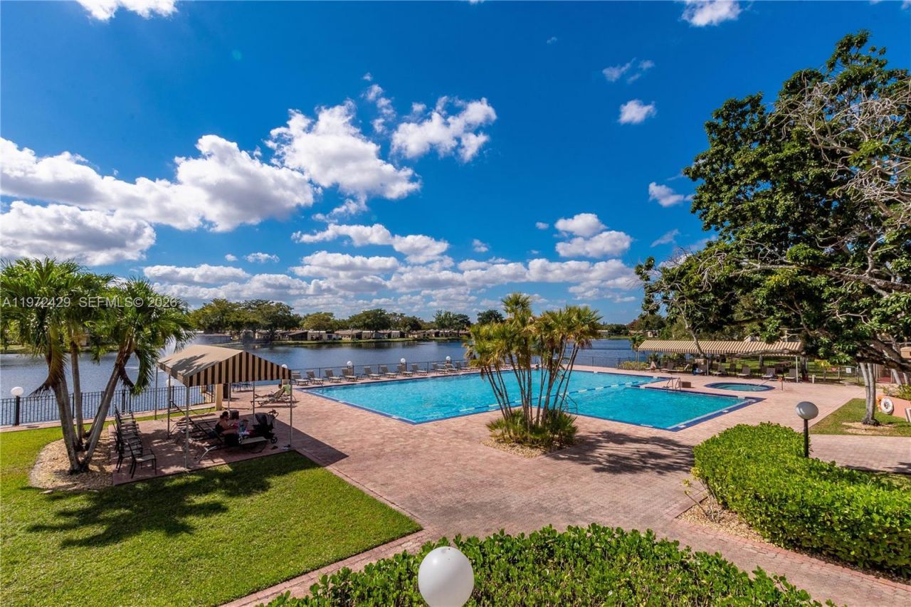 446 Briarwood Cir , Unit 1-29, Hollywood, FL 33024 Photo