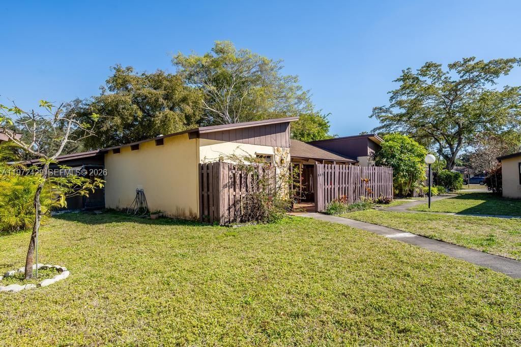 446 Briarwood Cir , Unit 1-29, Hollywood, FL 33024 Photo