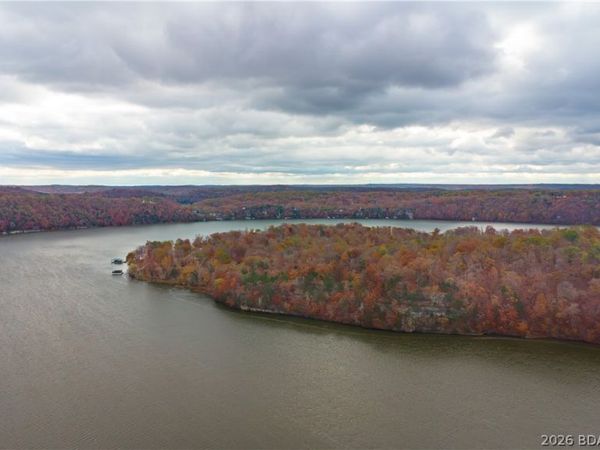 Emerald Hills Drive , Edwards, MO 65326