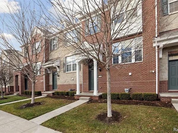 27846 Hopkins Drive, Novi, MI 48377