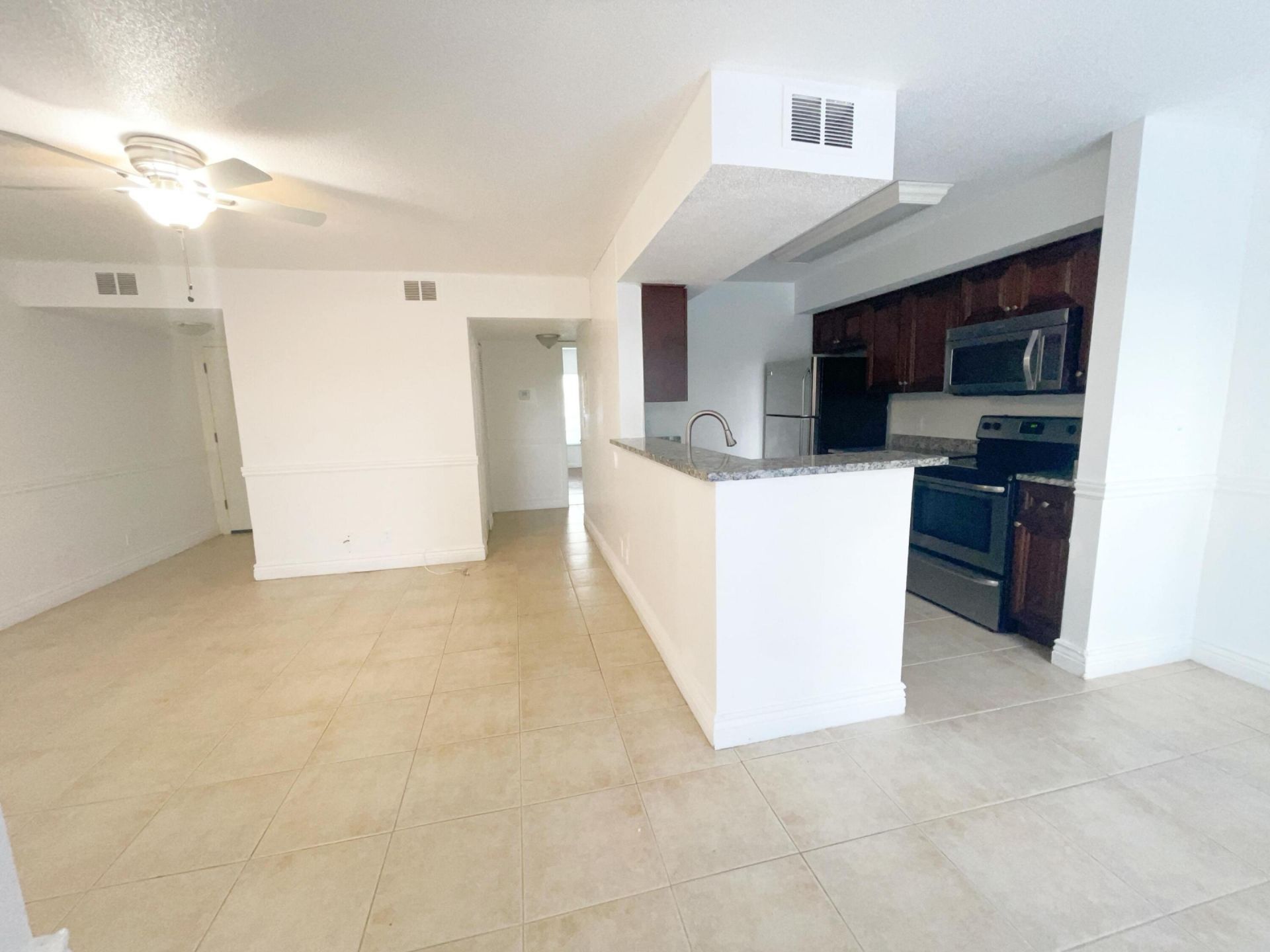 815 W Boynton Beach Boulevard, Unit 4-102, Boynton Beach, FL 33426 Photo