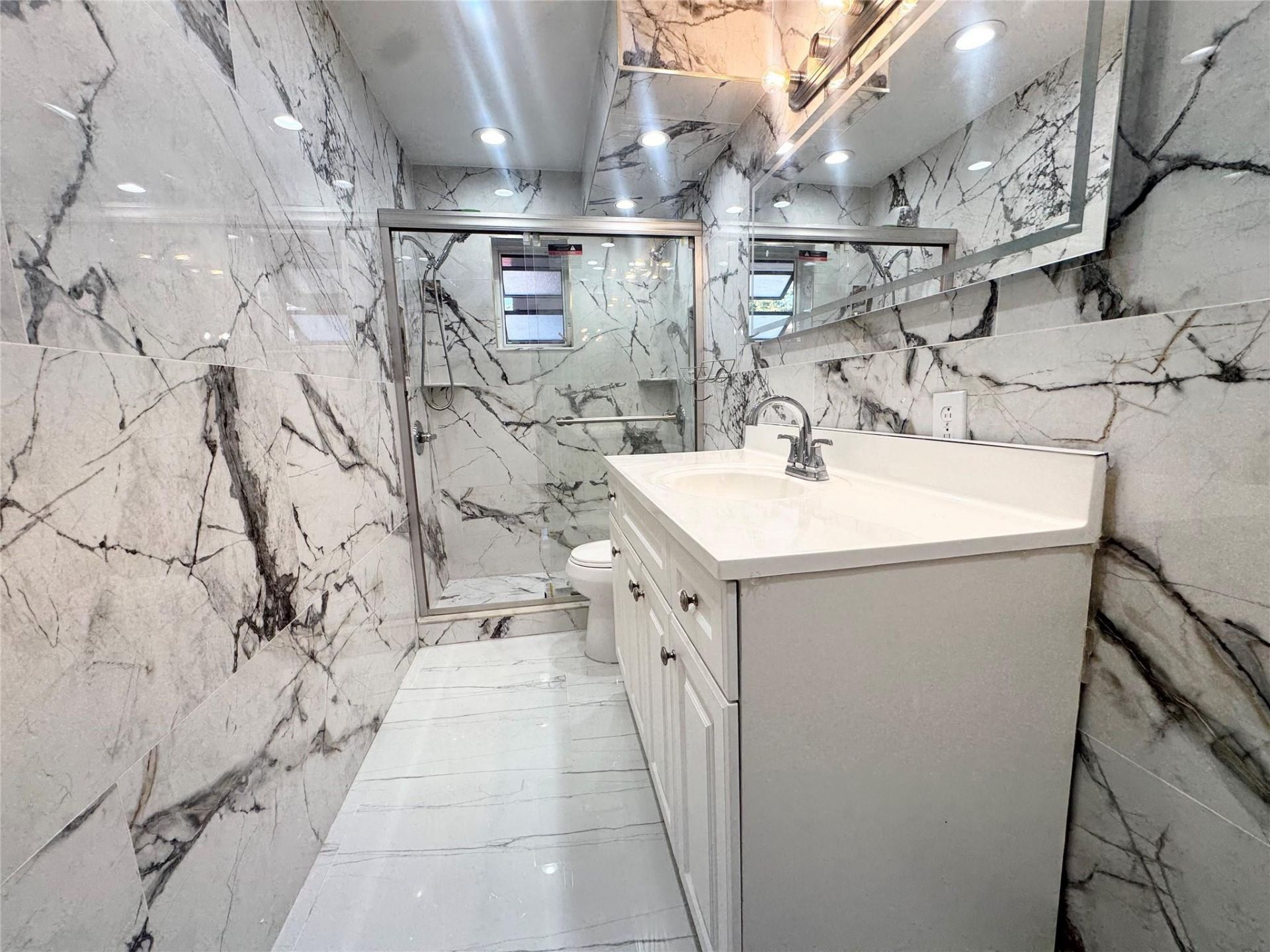 3000 NW 43rd Terrace, Unit 106, Lauderdale Lakes, FL 33313 Photo