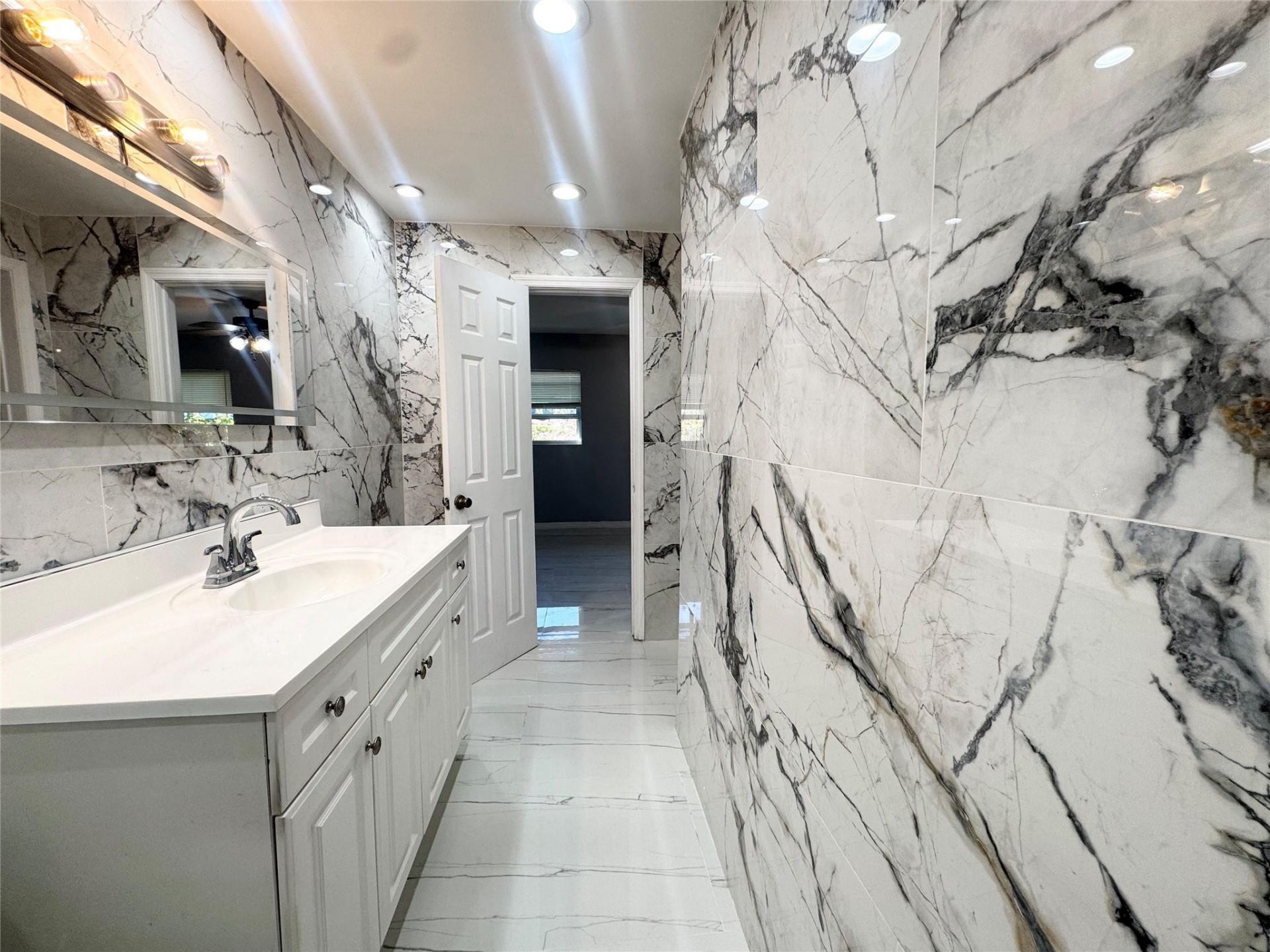 3000 NW 43rd Terrace, Unit 106, Lauderdale Lakes, FL 33313 Photo