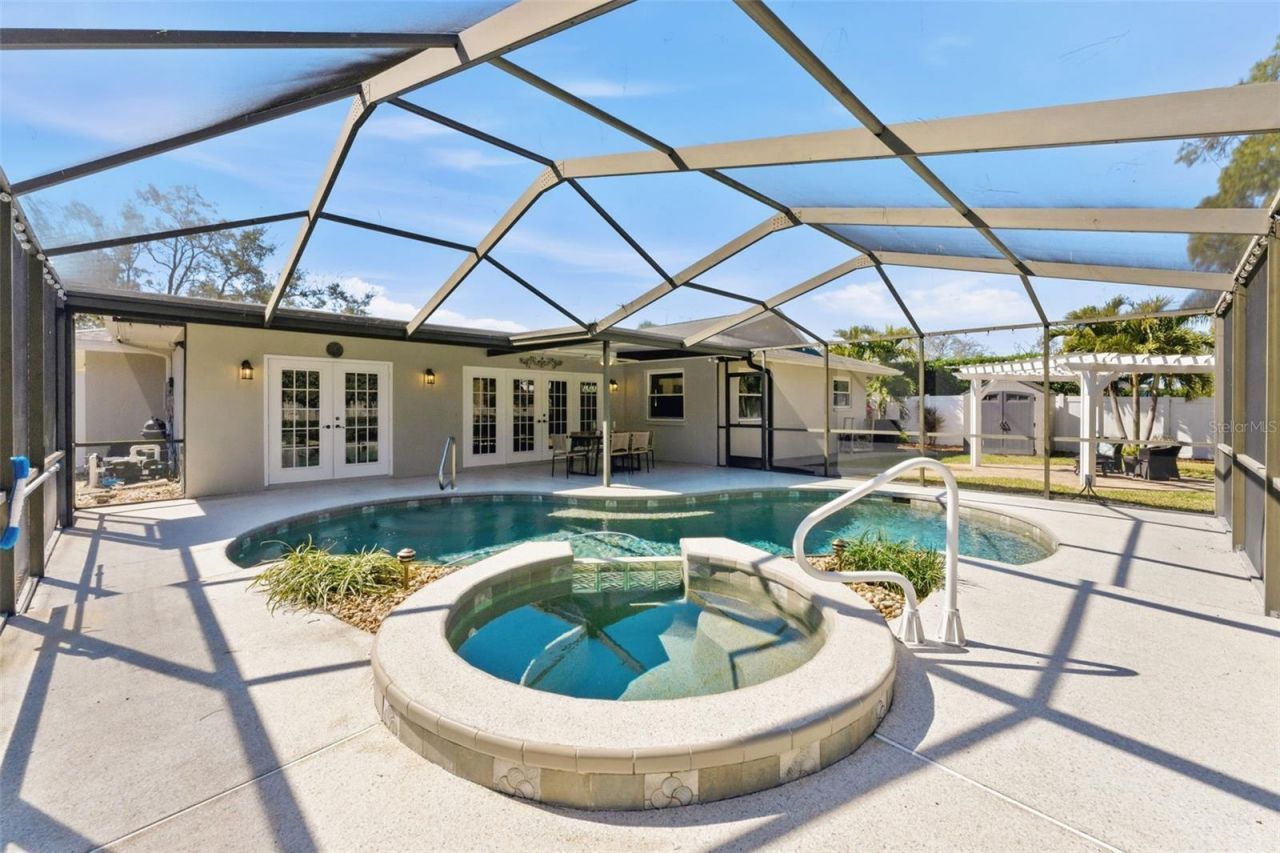 2654 Clubhouse Drive N, Clearwater, FL 33761 Photo