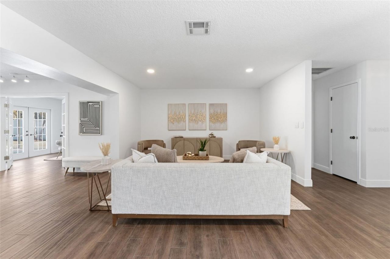 2654 Clubhouse Drive N, Clearwater, FL 33761 Photo