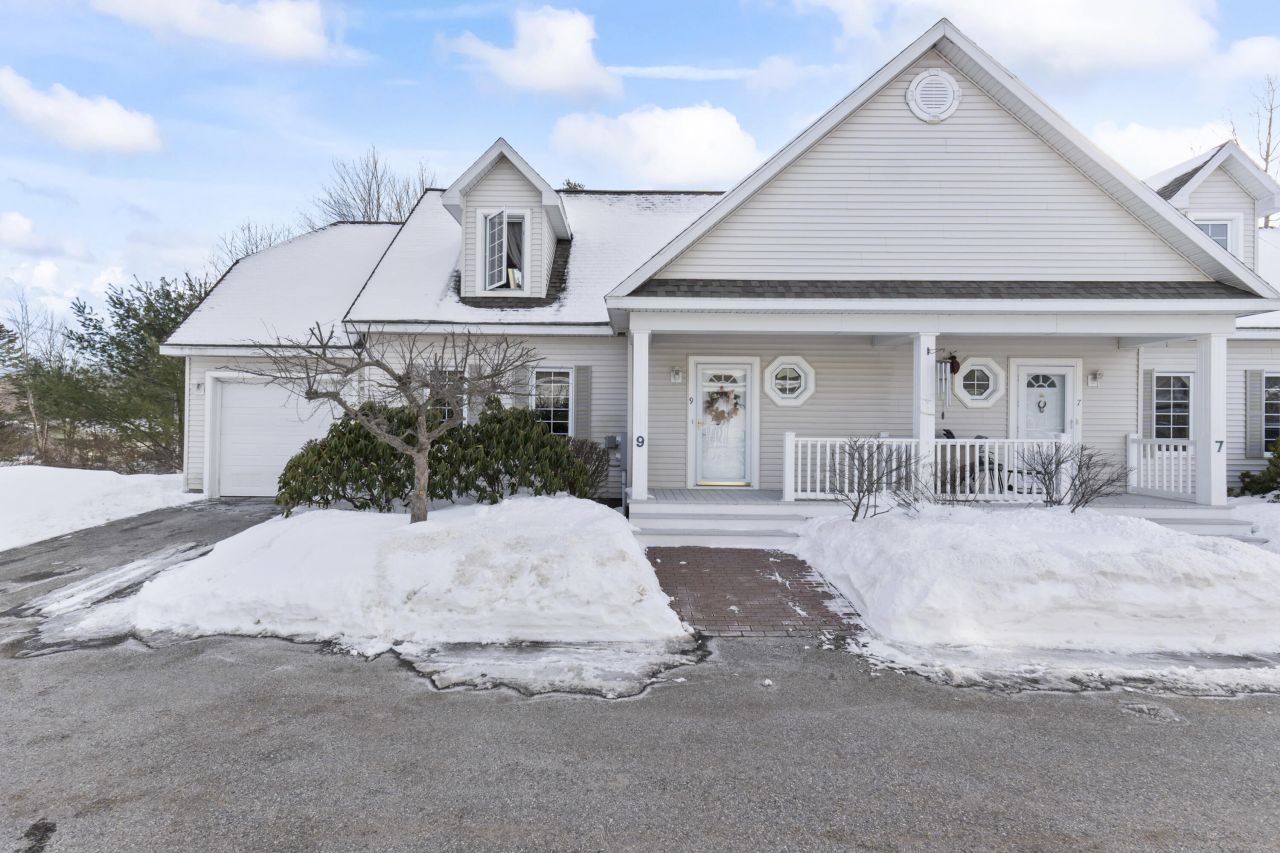 9 Nathan Way, Unit 3, Topsham, ME 04086 Main Photo