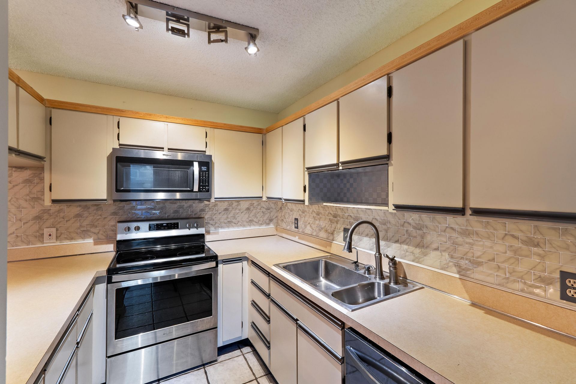 402 SE Castle Court, Port Saint Lucie, FL 34952 Photo