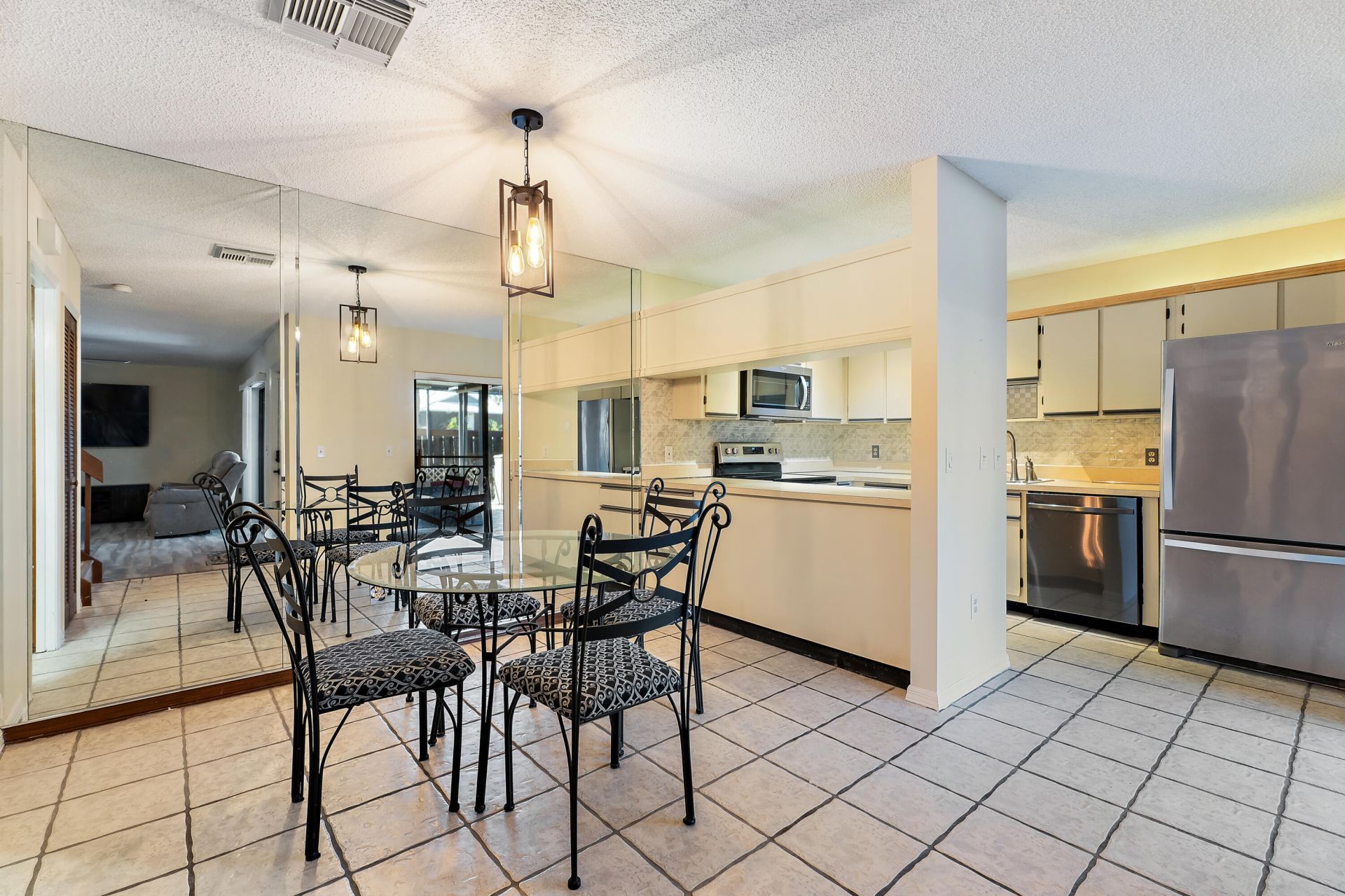 402 SE Castle Court, Port Saint Lucie, FL 34952 Photo