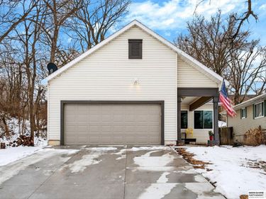 1735 Avenue C, Plattsmouth, NE 68048