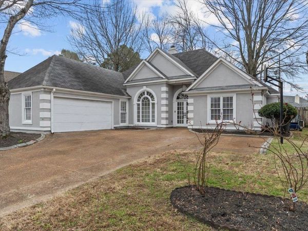 8561 OVERCUP OAKS DR, Cordova, TN 38018