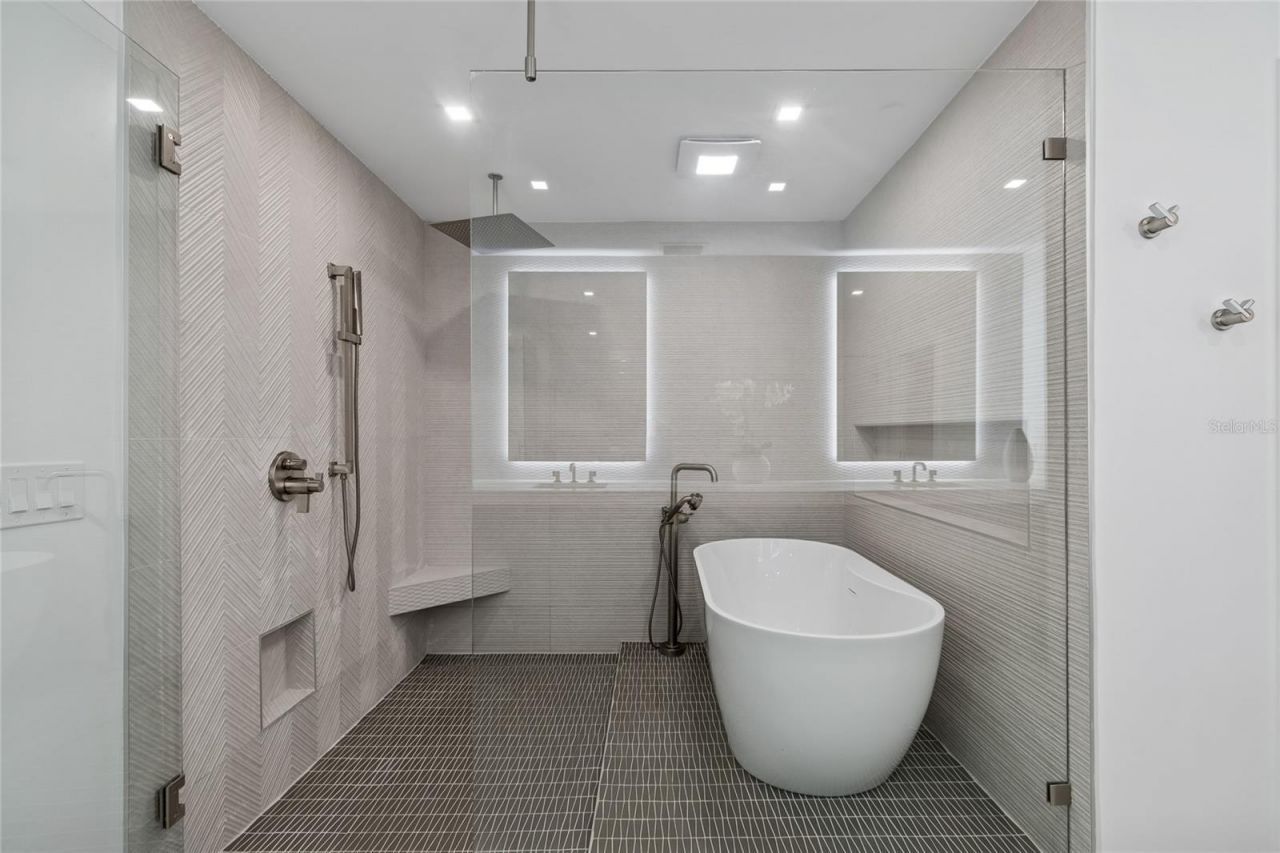 19600 Gulf Boulevard, Unit 402, Indian Shores, FL 33785 Photo