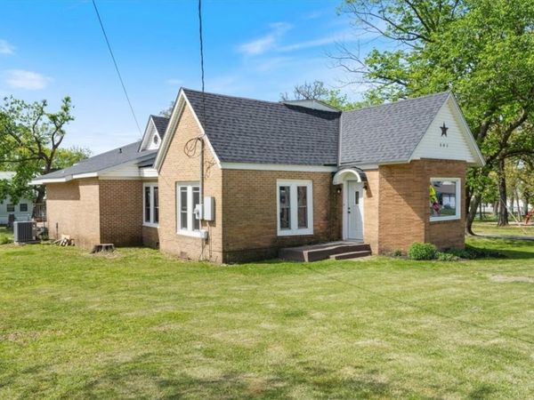 501 SE Main Street , Gravette, AR 72736