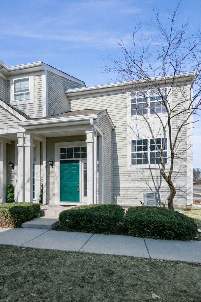 34314 N Barberry Road, Round Lake Beach, IL 60073 Main Photo