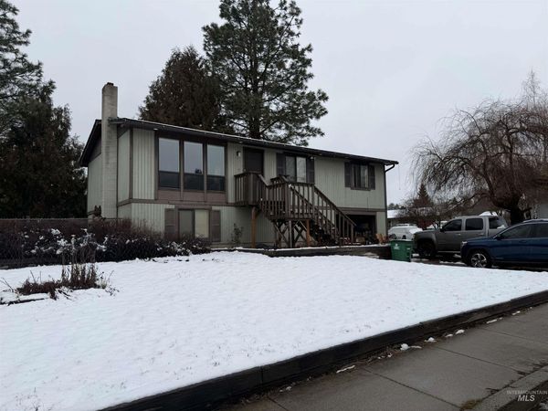 871 N Eisenhower St., Moscow, ID 83843