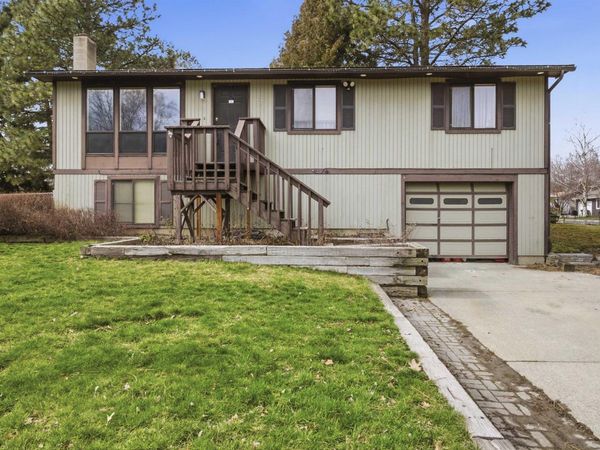 871 N Eisenhower St., Moscow, ID 83843