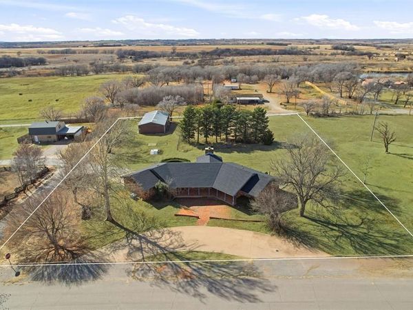 1103 N 8th Street, Sayre, OK 73662