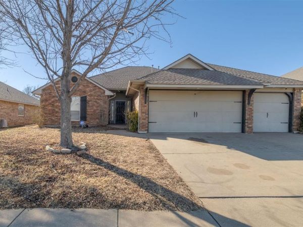 805 Dana Drive, Yukon, OK 73099