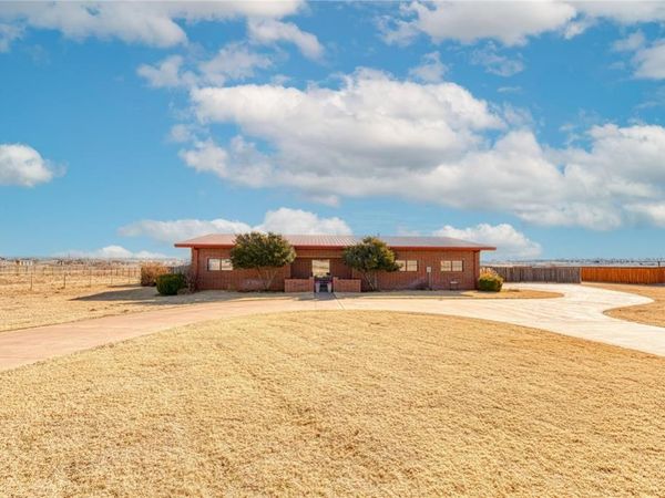 2006 S Randall Avenue, Elk City, OK 73644