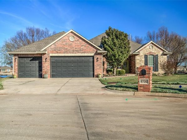 8700 NW 72nd Court, Warr Acres, OK 73132