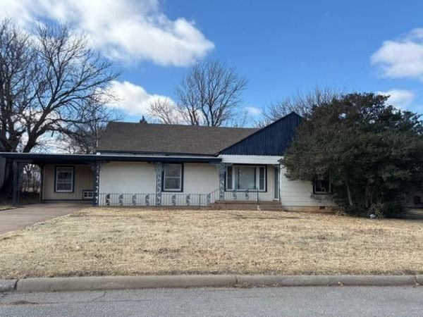 336 S 15th Street, Clinton, OK 73601