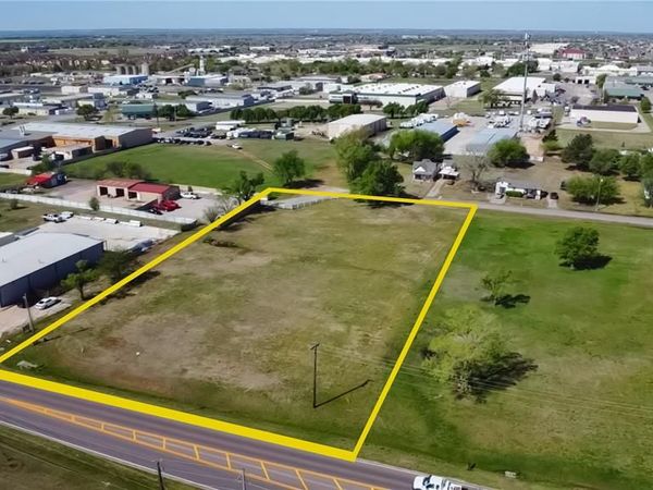 2097 S Eastern Avenue, Moore, OK 73160