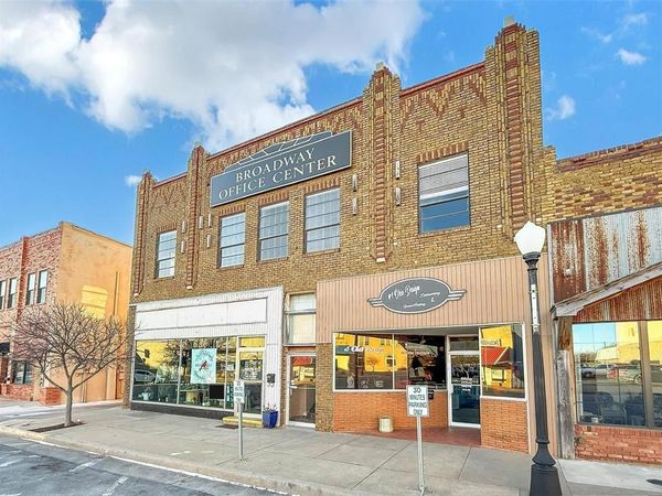 114 W Broadway Avenue, Elk City, OK 73644