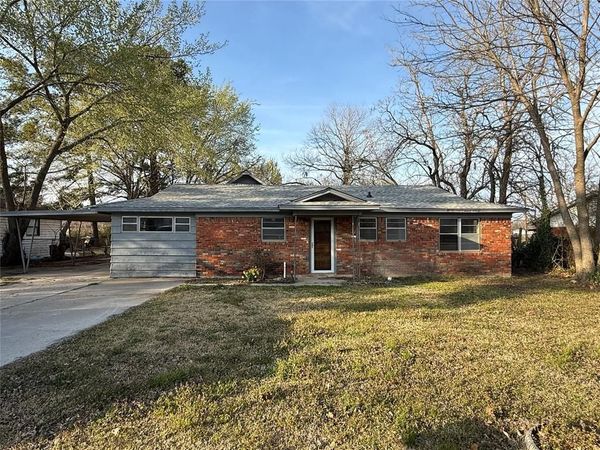 103 SW Hayes Street, Idabel, OK 74745