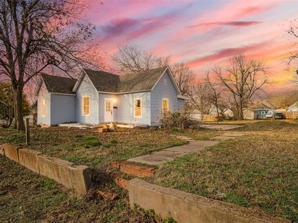 708 E Vilas Avenue, Guthrie, OK 73044