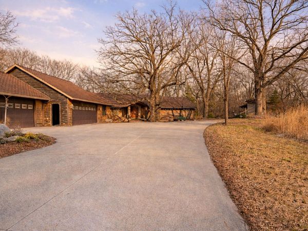 12641 Oakview Heights Drive, Story City, IA 50248