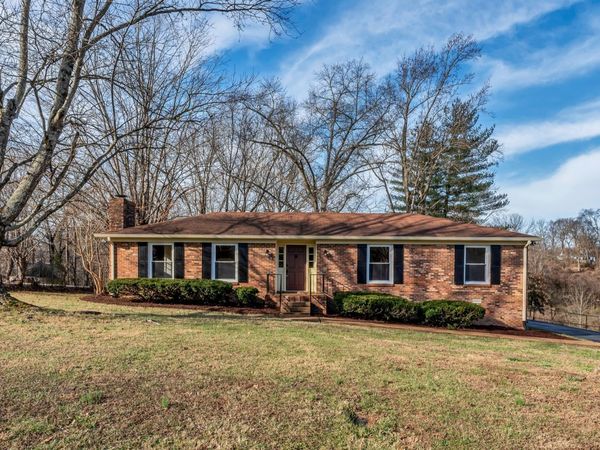 305 S Pawnee Dr , Springfield, TN 37172