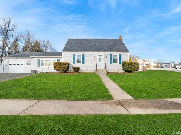 3683 Hawk Road , Levittown, NY 11756