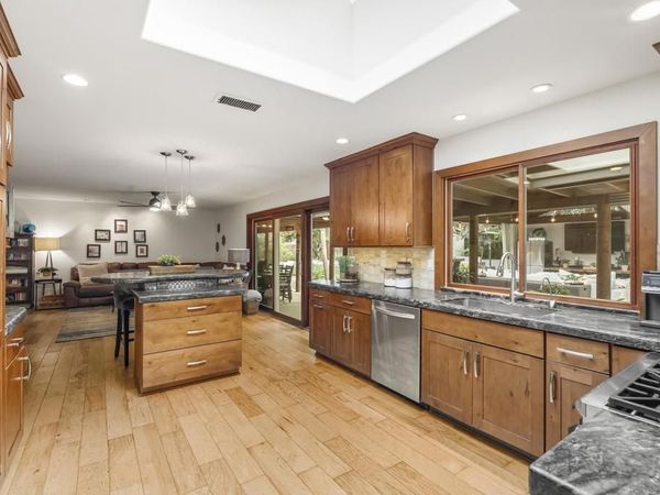 489 La Costa Ave., Encinitas, CA 92024